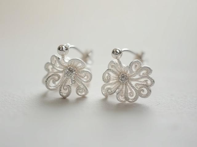 Aretes de filigrana de plata, diseño delicado